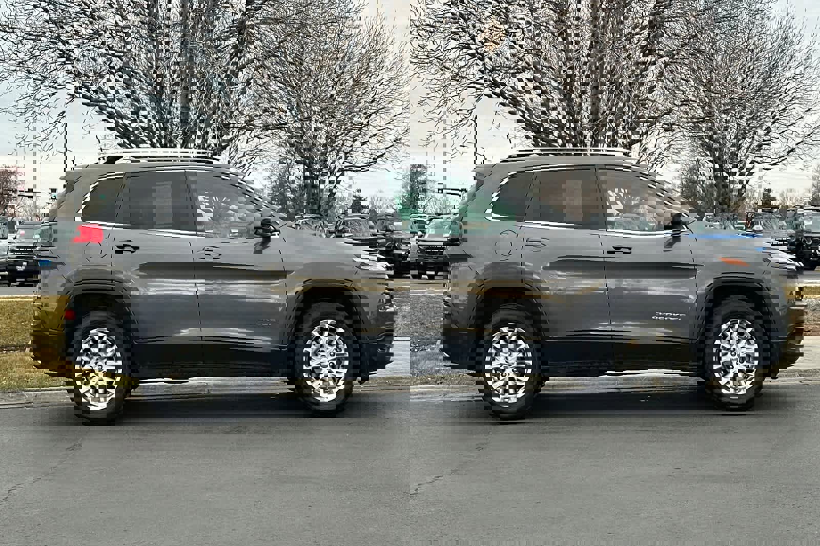 Used 2018 Jeep Cherokee Latitude Plus w/ Cold Weather Group image 6