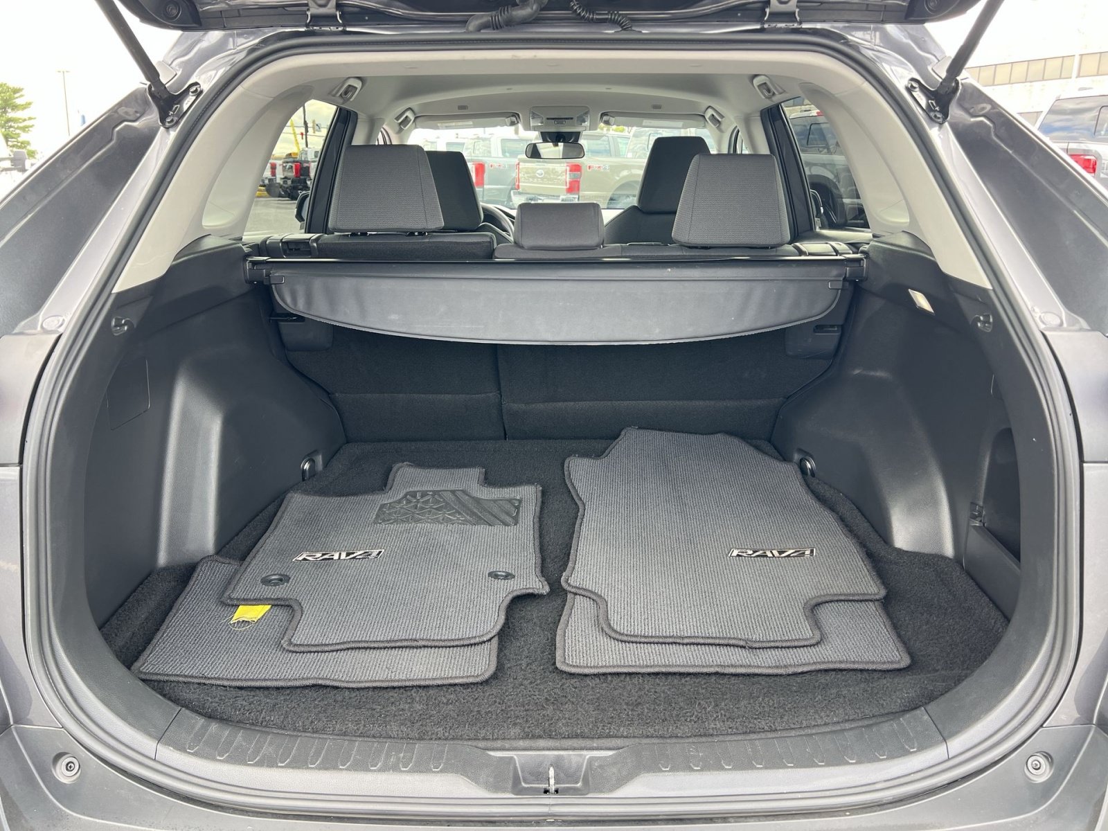 Used 2025 Toyota RAV4 XLE FWD image 24