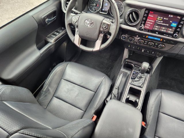 Used 2022 Toyota Tacoma TRD Off-Road w/ TRD Premium Off Road Package AWD/4WD image 12