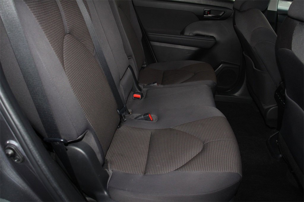 Used 2023 Toyota Highlander LE image 25