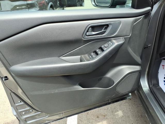 Used 2024 Nissan Rogue S AWD/4WD image 8