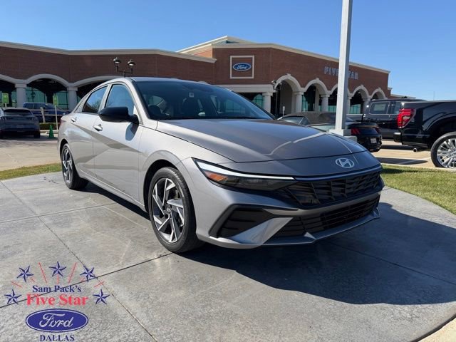 Used 2025 Hyundai Elantra Sport image 1