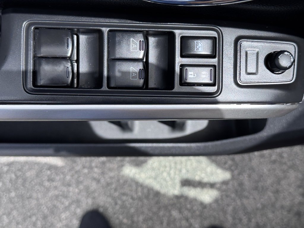 Used 2022 Nissan Titan SV image 17