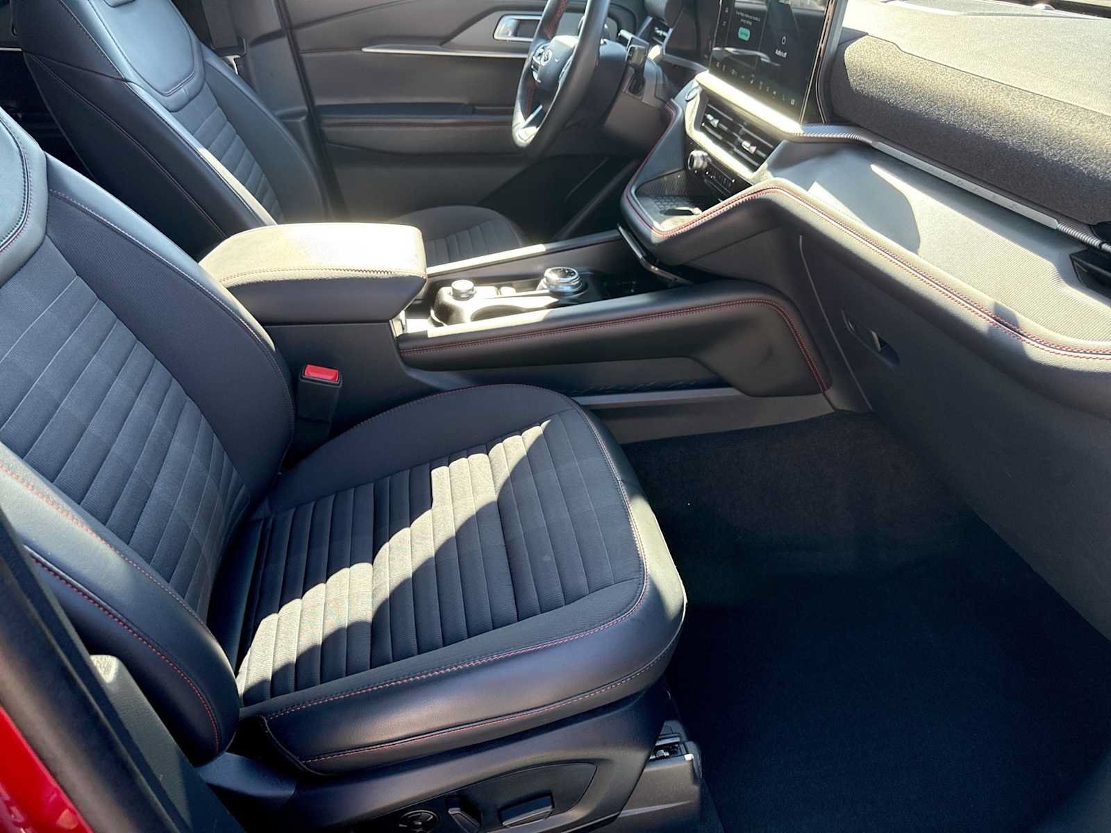 Certified 2025 Ford Explorer ST-Line AWD/4WD image 21