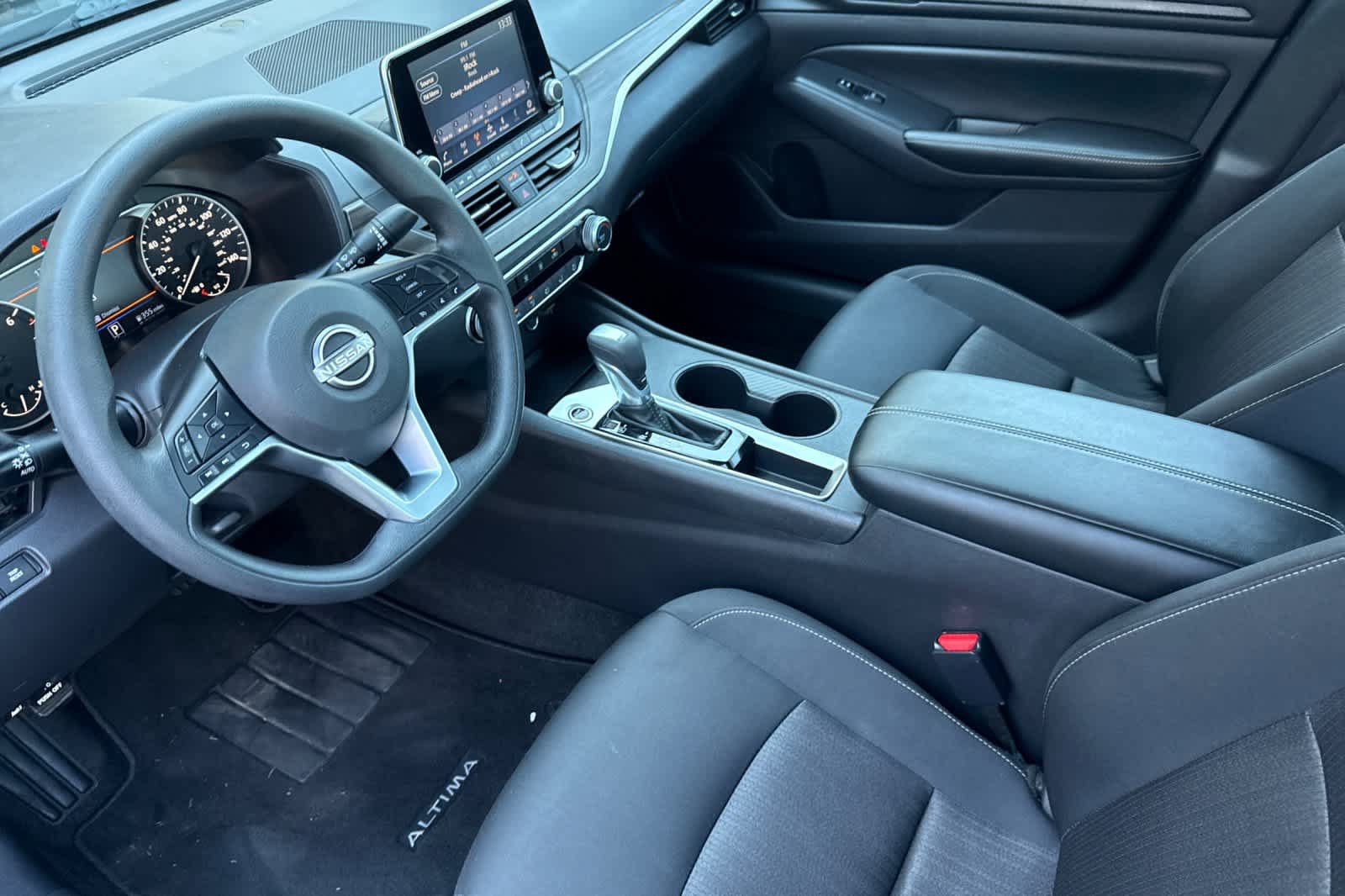 Used 2025 Nissan Altima 2.5 SV FWD image 11