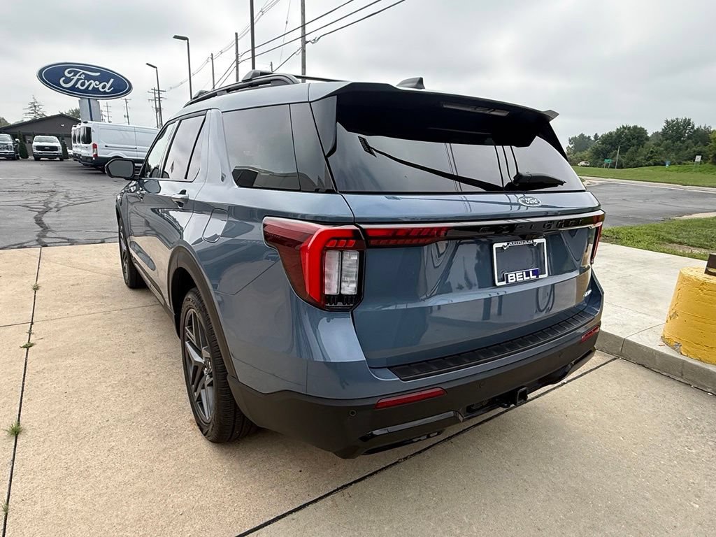 Certified 2025 Ford Explorer ST-Line w/ Premium Package AWD/4WD image 5
