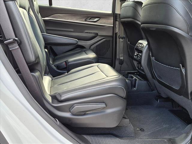 Used 2023 Jeep Grand Cherokee L Limited AWD/4WD image 19