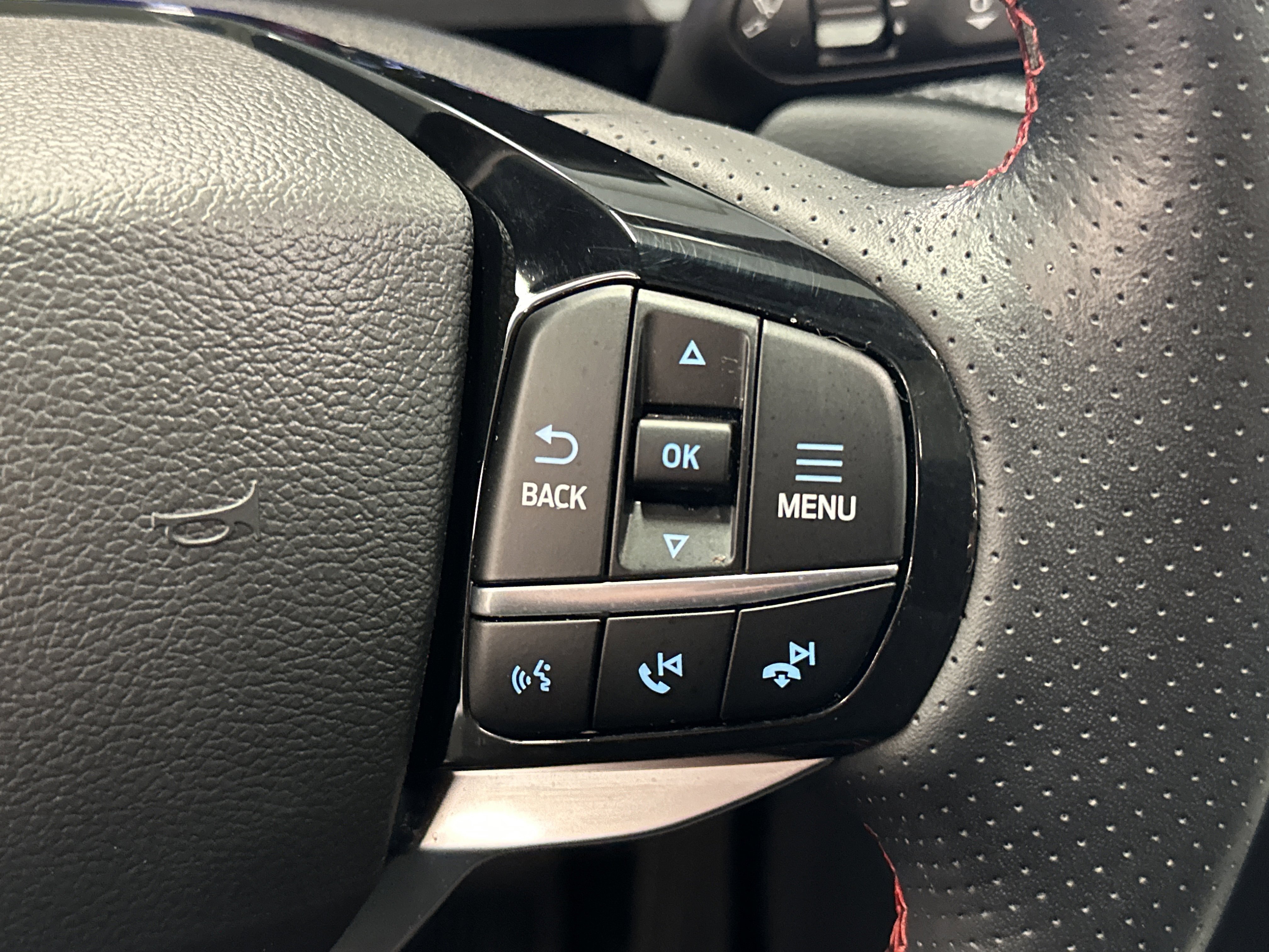 Certified 2023 Ford Explorer ST-Line w/ Class IV Trailer Tow Package image 37