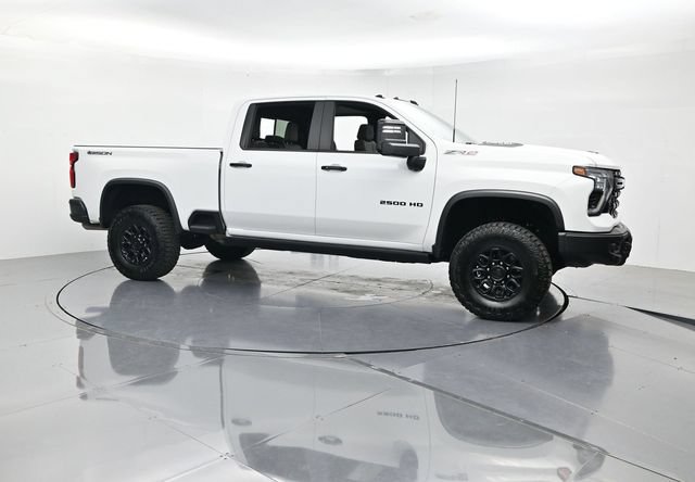 Used 2025 Chevrolet Silverado 2500 ZR2 w/ ZR2 Bison Edition AWD/4WD image 3