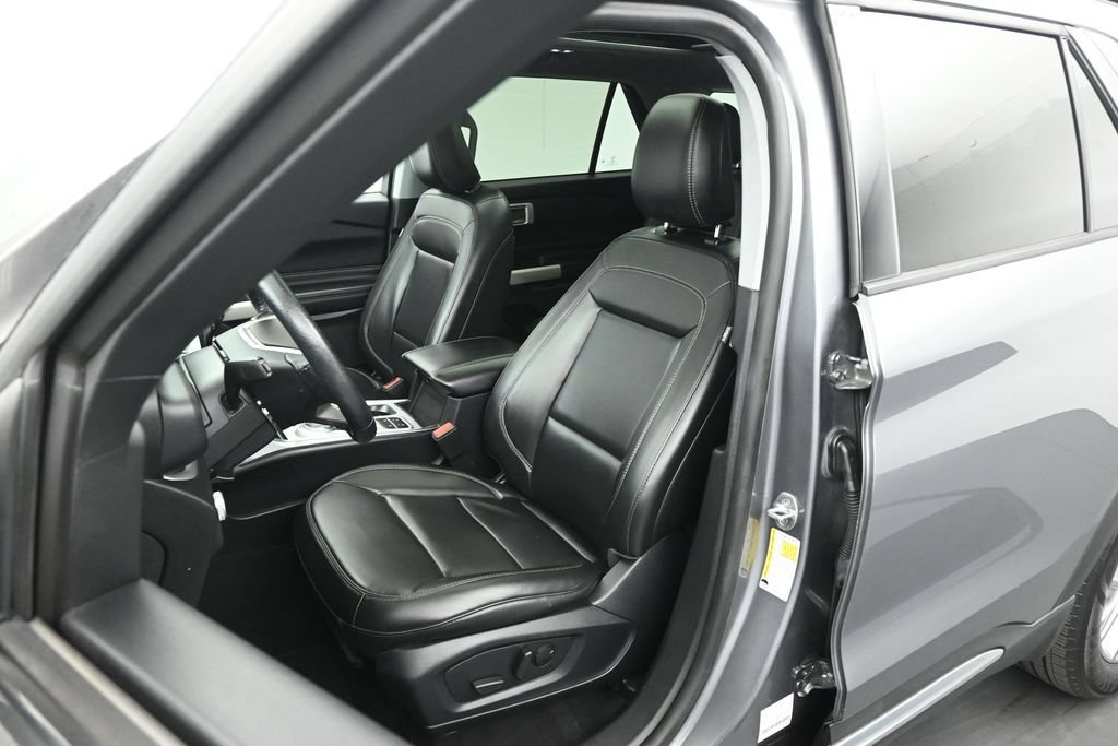 Certified 2021 Ford Explorer XLT w/ Equipment Group 202A RWD image 9