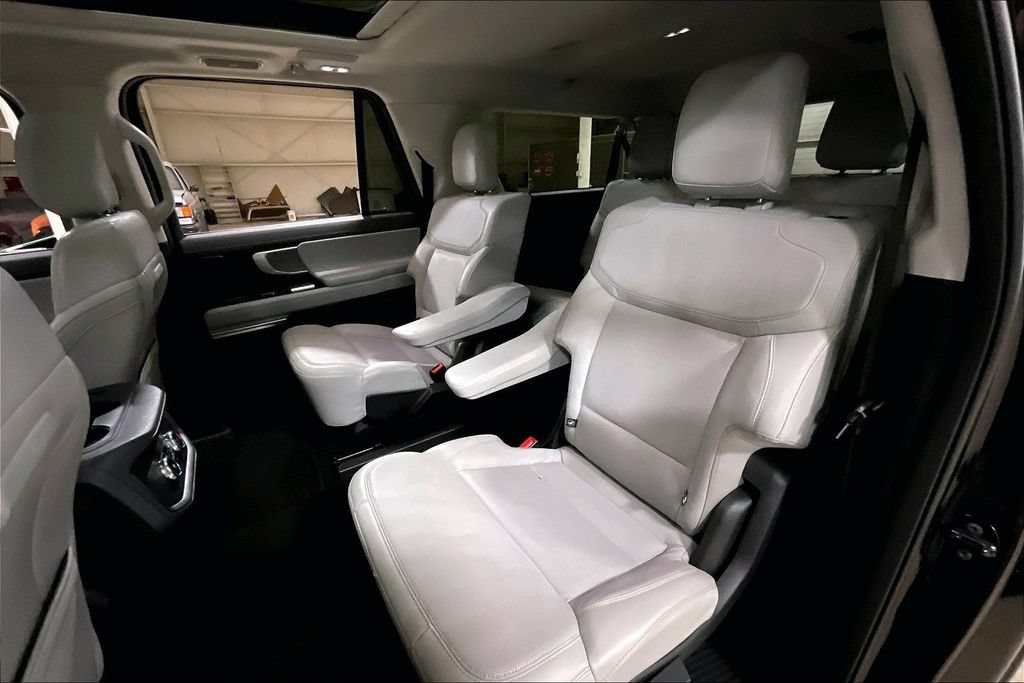 Certified 2025 Ford Expedition Max Platinum w/ Driver's Package AWD/4WD image 25