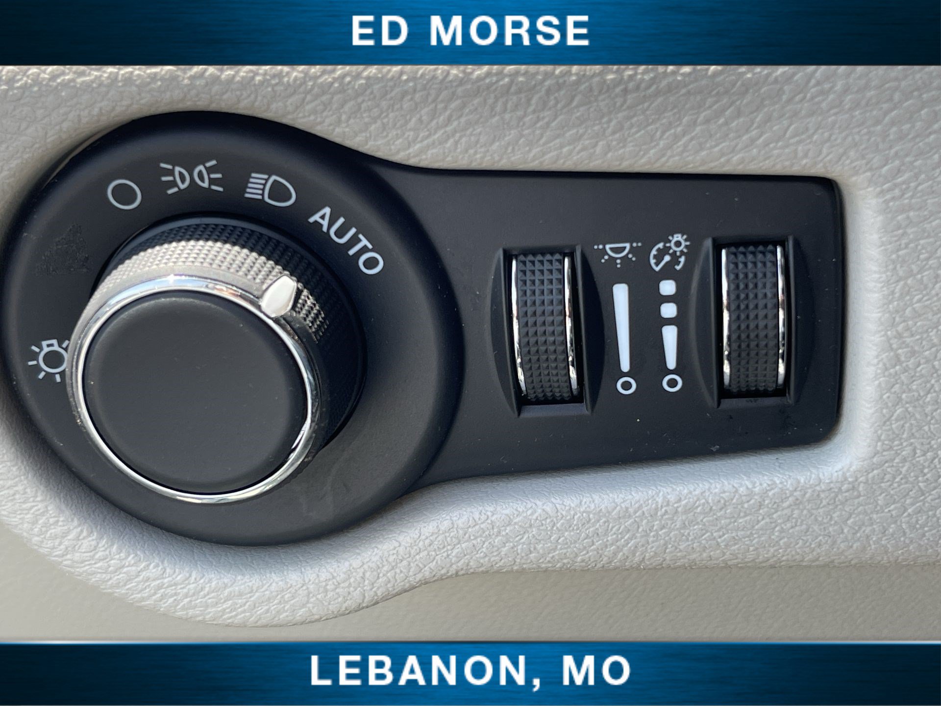 Used 2024 Chrysler Voyager LX FWD image 17
