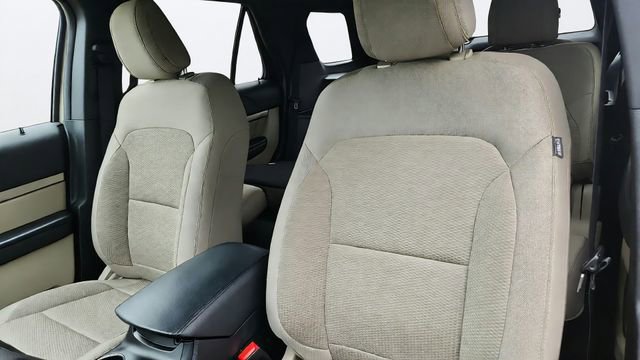 Certified 2018 Ford Explorer XLT FWD image 10