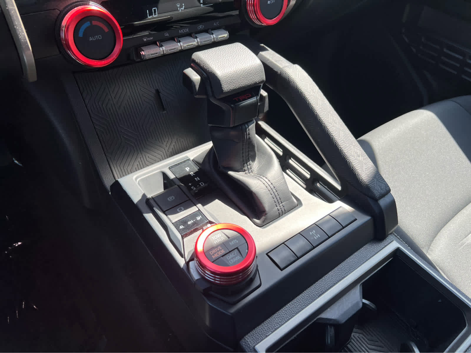 Used 2024 Toyota Tacoma TRD Off-Road AWD/4WD image 25