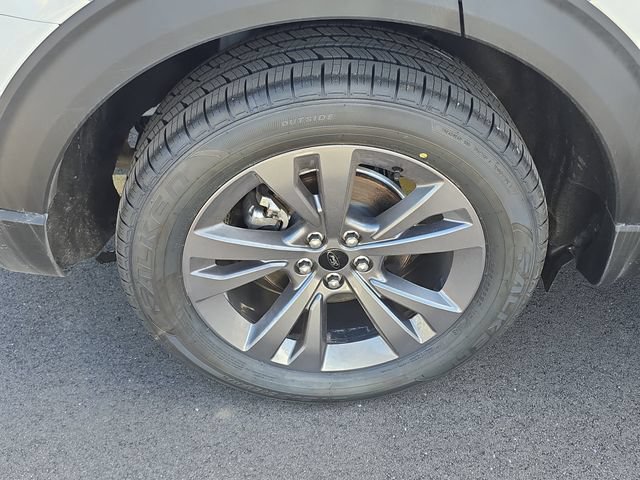 Certified 2023 Ford Explorer XLT w/ Equipment Group 202A AWD/4WD image 5