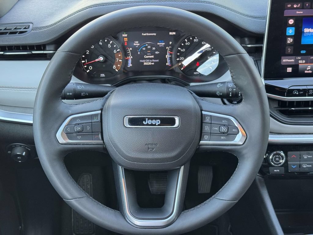 Used 2025 Jeep Compass Limited AWD/4WD image 10
