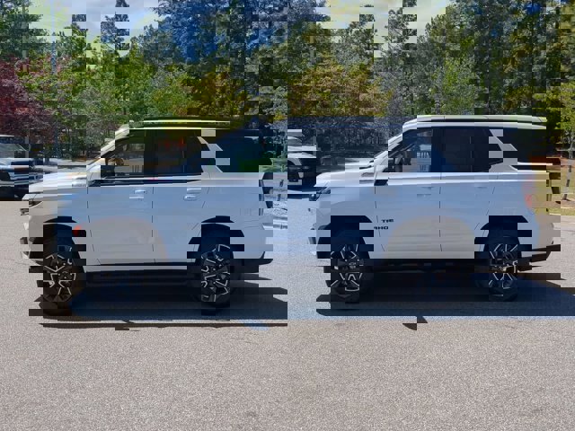 Used 2022 Chevrolet Tahoe Z71 w/ Z71 Off-Road Package image 3