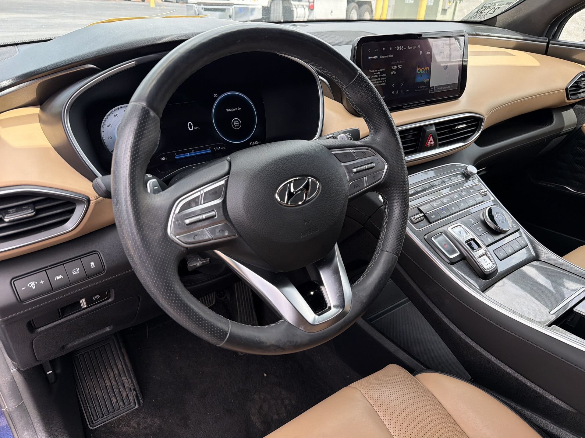 Used 2023 Hyundai Santa Fe Calligraphy w/ Cargo Package FWD image 2