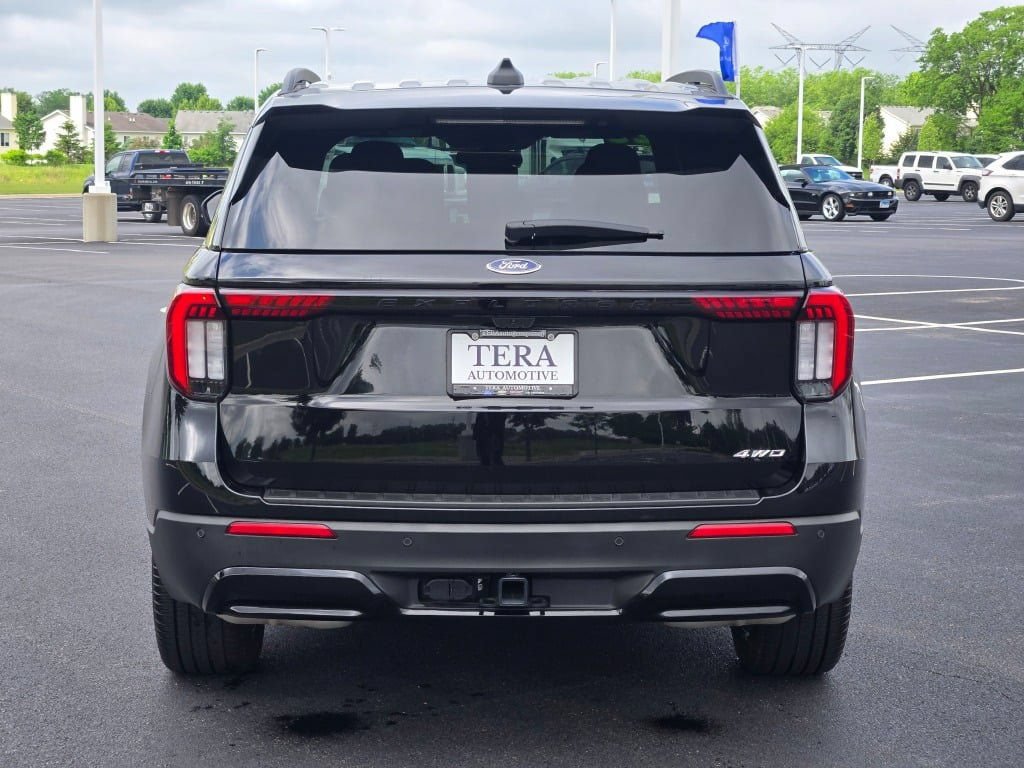 Certified 2025 Ford Explorer ST-Line w/ ST-Line Street Pack AWD/4WD image 15