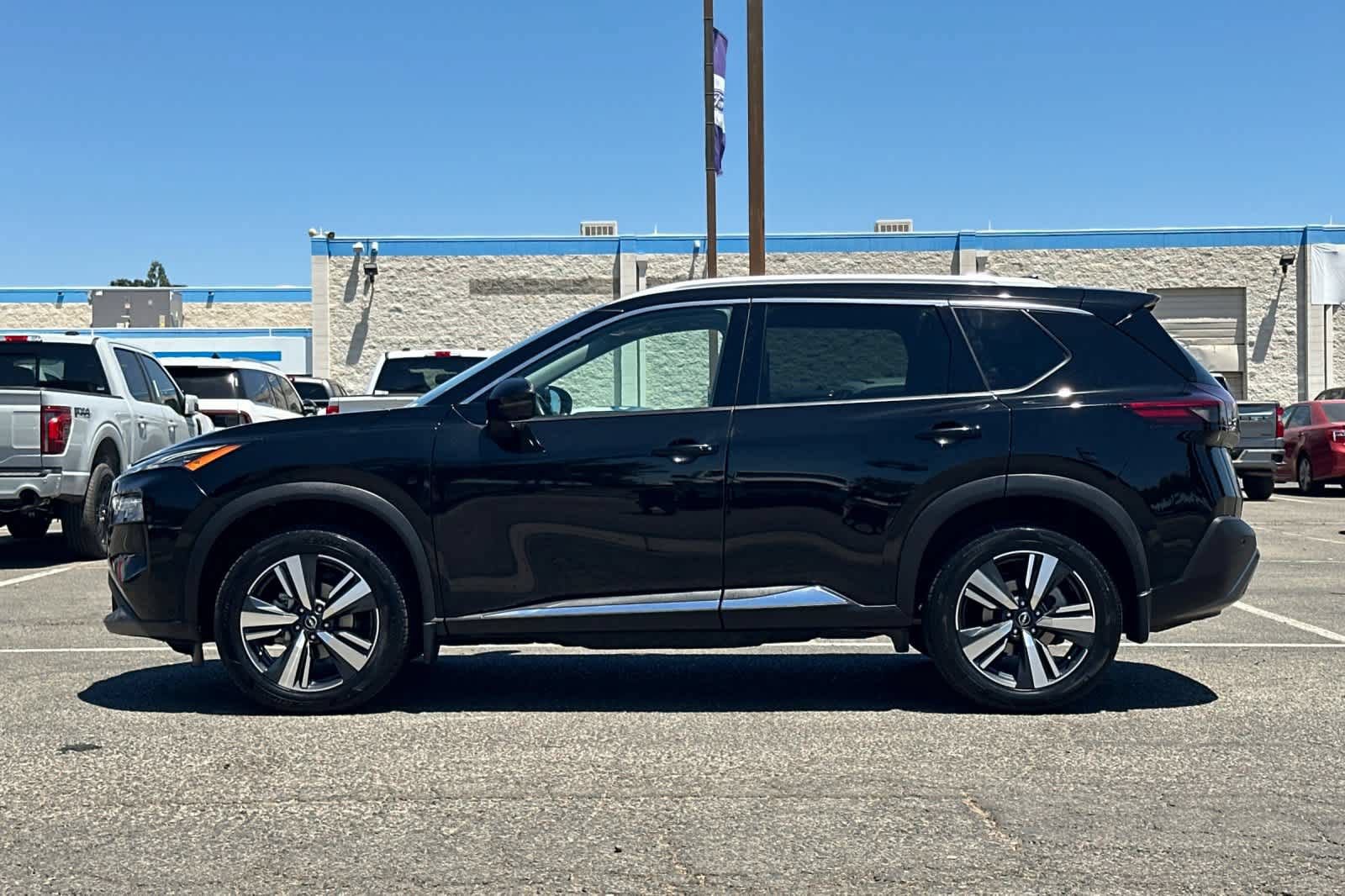 Used 2023 Nissan Rogue SL FWD image 6