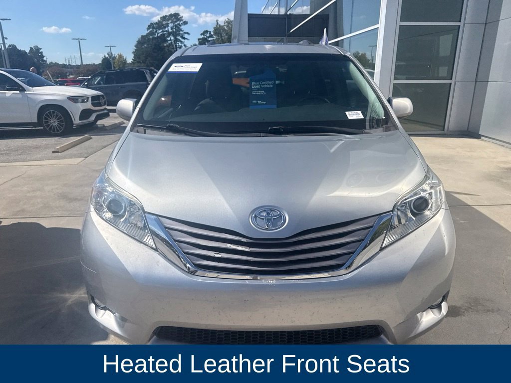 Used 2017 Toyota Sienna Limited FWD image 2