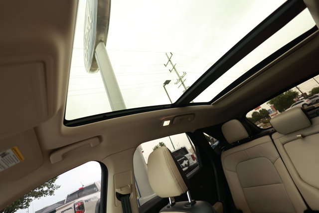 Certified 2020 Ford Escape Titanium AWD/4WD image 21