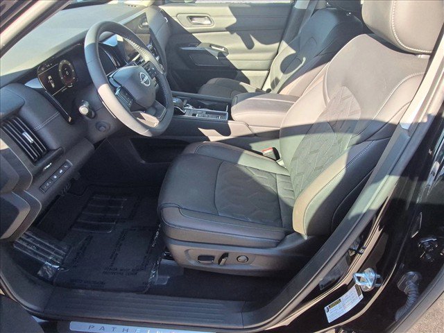 Used 2026 Nissan Pathfinder Platinum FWD image 15