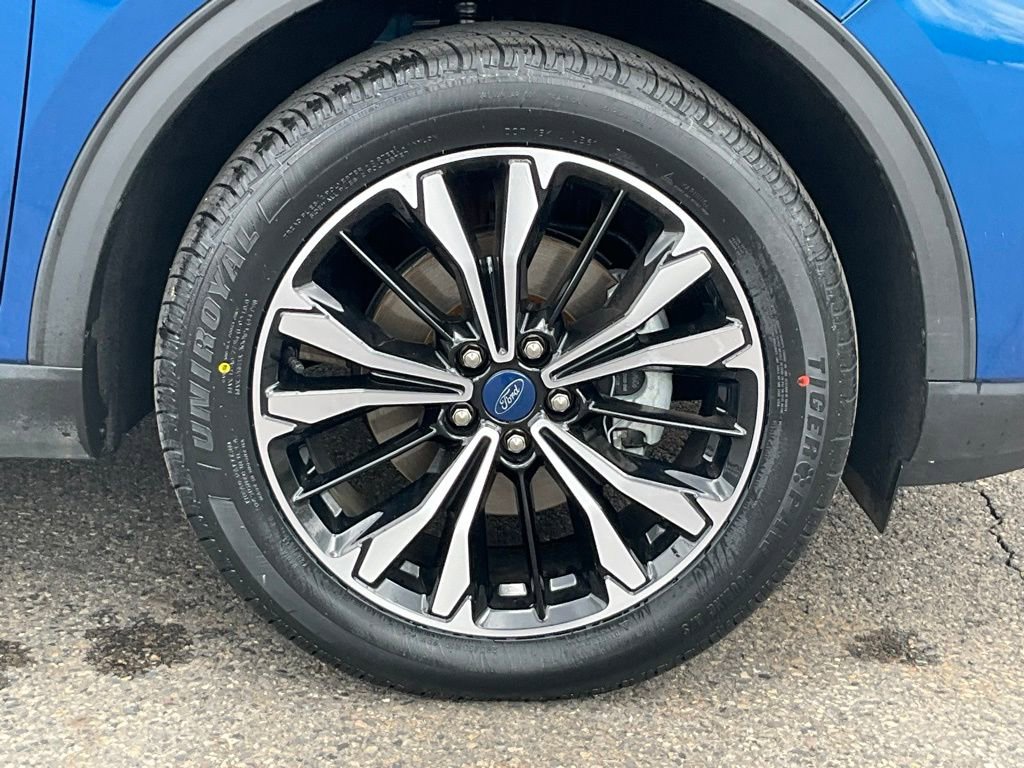 Certified 2022 Ford Escape SEL w/ SEL Stealth AWD Package image 24