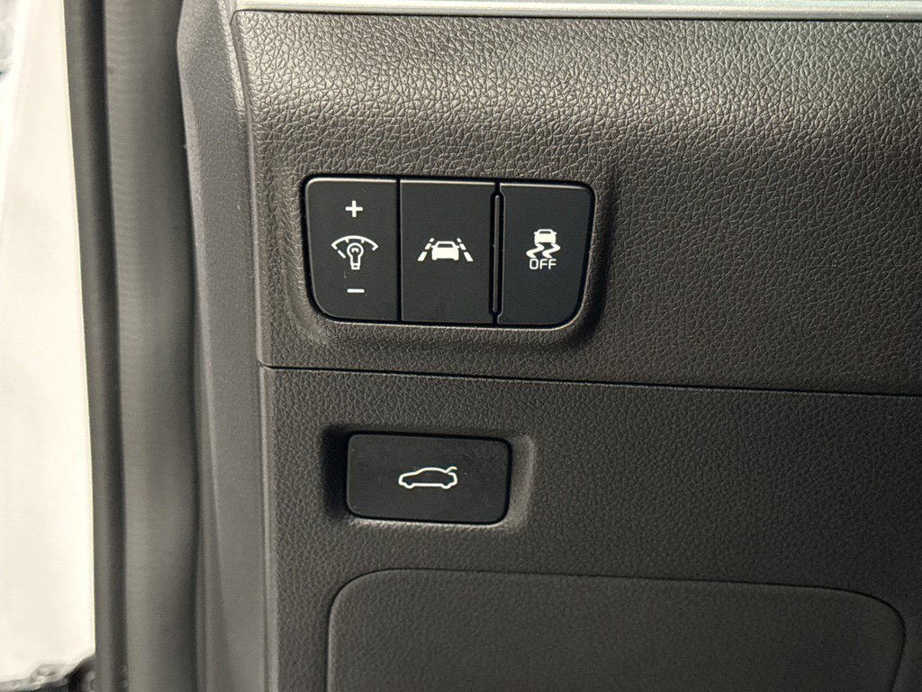 Used 2022 Kia K5 LXS image 11