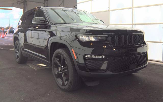 Used 2024 Jeep Grand Cherokee Limited w/ Black Appearance Package AWD/4WD image 2