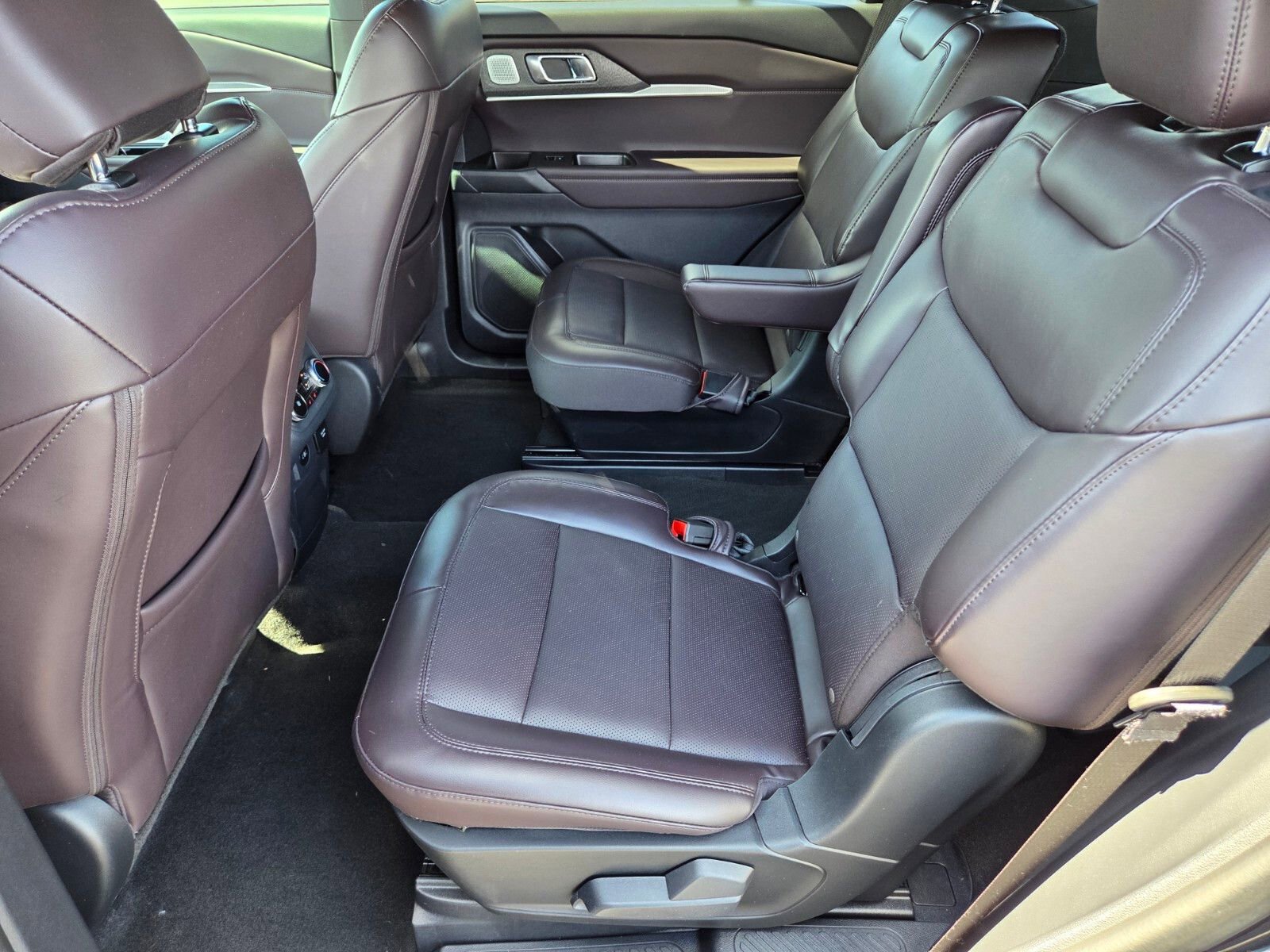 Certified 2026 Ford Explorer Platinum RWD image 11