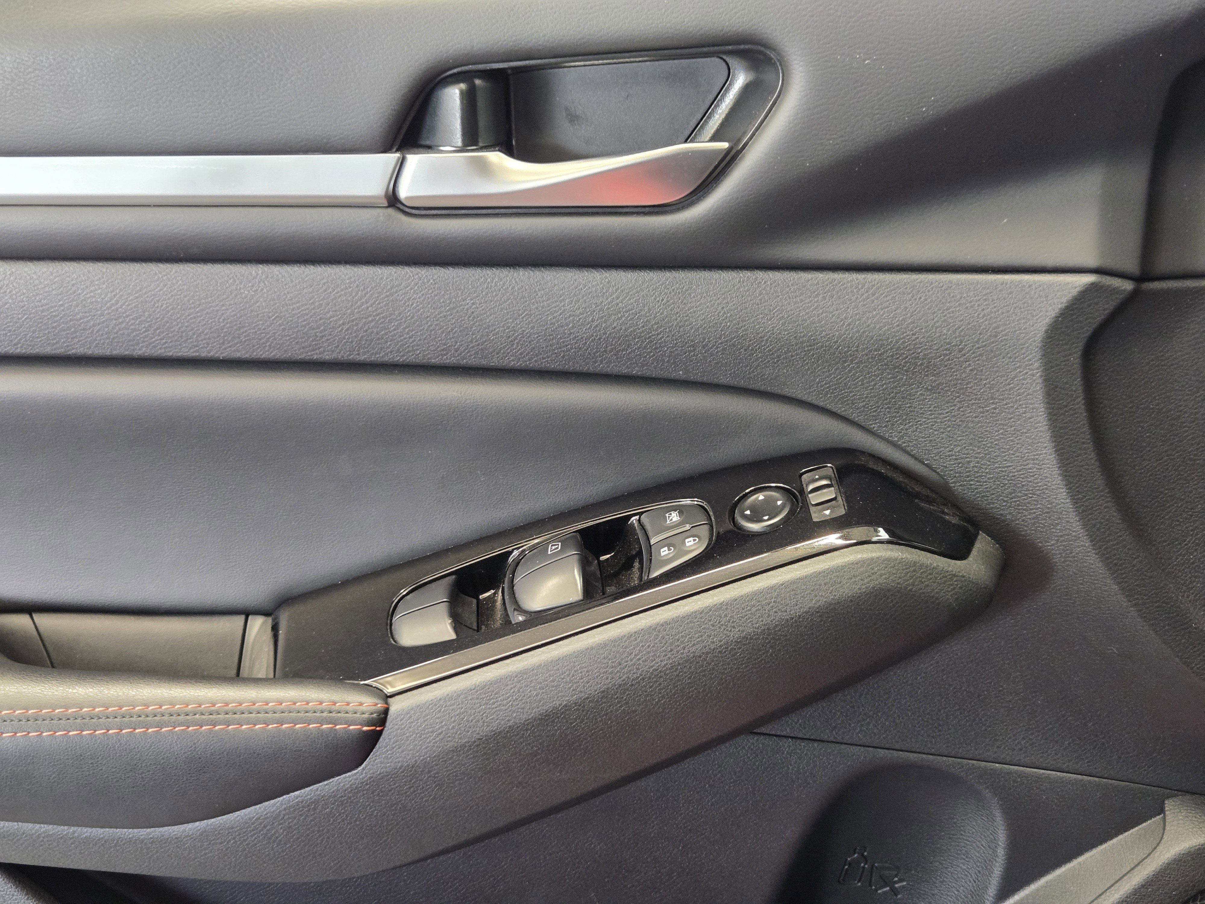 Used 2024 Nissan Altima 2.5 SR FWD image 24