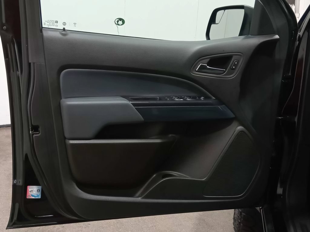Used 2022 Chevrolet Colorado Z71 AWD/4WD image 18
