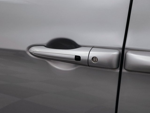 Used 2022 Chrysler Pacifica Touring FWD image 19
