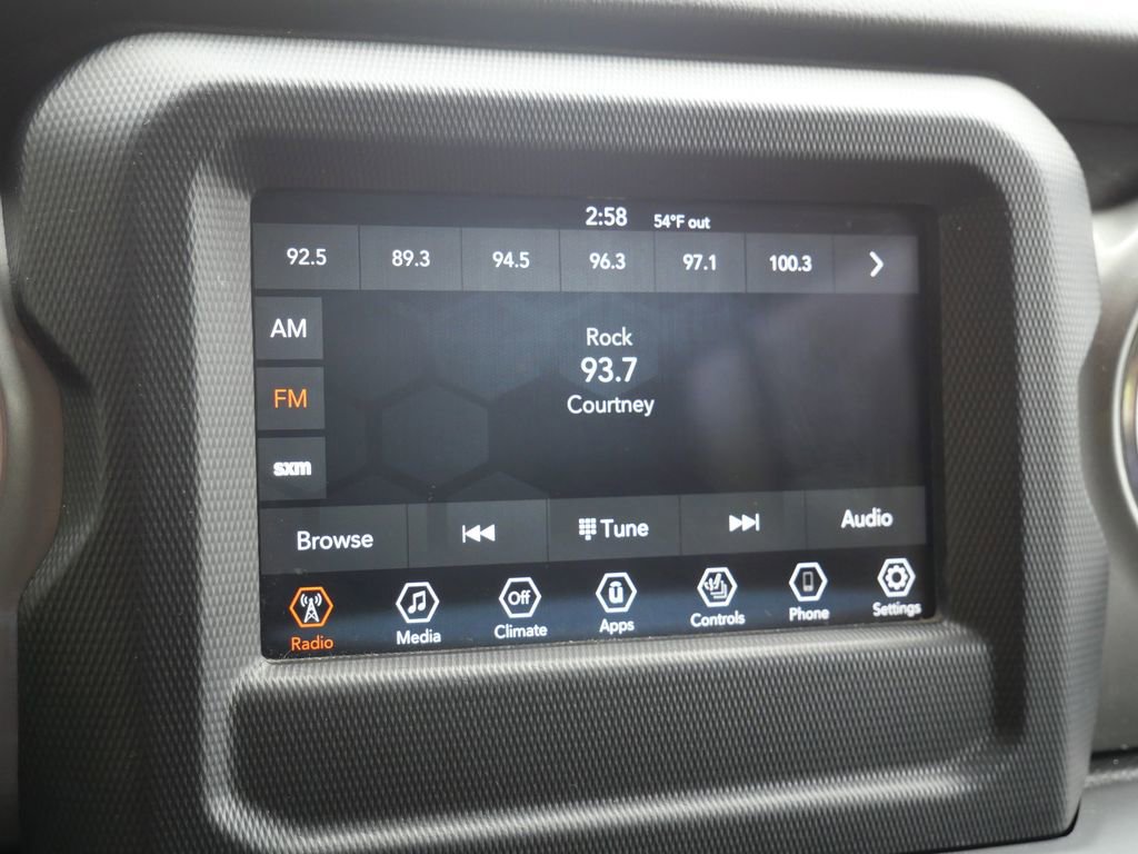 Used 2019 Jeep Wrangler Unlimited Sahara w/ Cold Weather Group AWD/4WD image 27