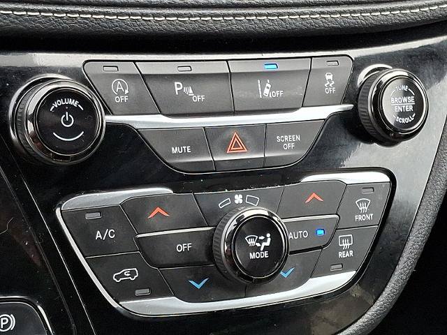 Used 2025 Chrysler Pacifica Limited FWD image 17
