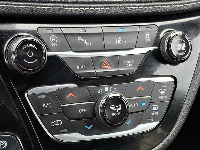 Used 2025 Chrysler Pacifica Limited image 17