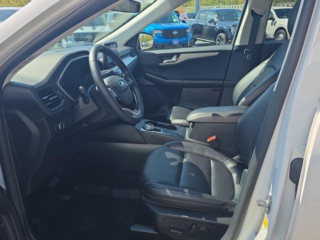 Certified 2022 Ford Escape SEL w/ Technology Package AWD/4WD image 9