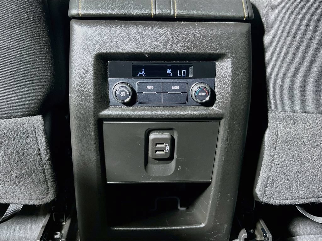 Used 2020 Chevrolet Traverse LT w/ LPO, Blackout Package AWD/4WD image 29
