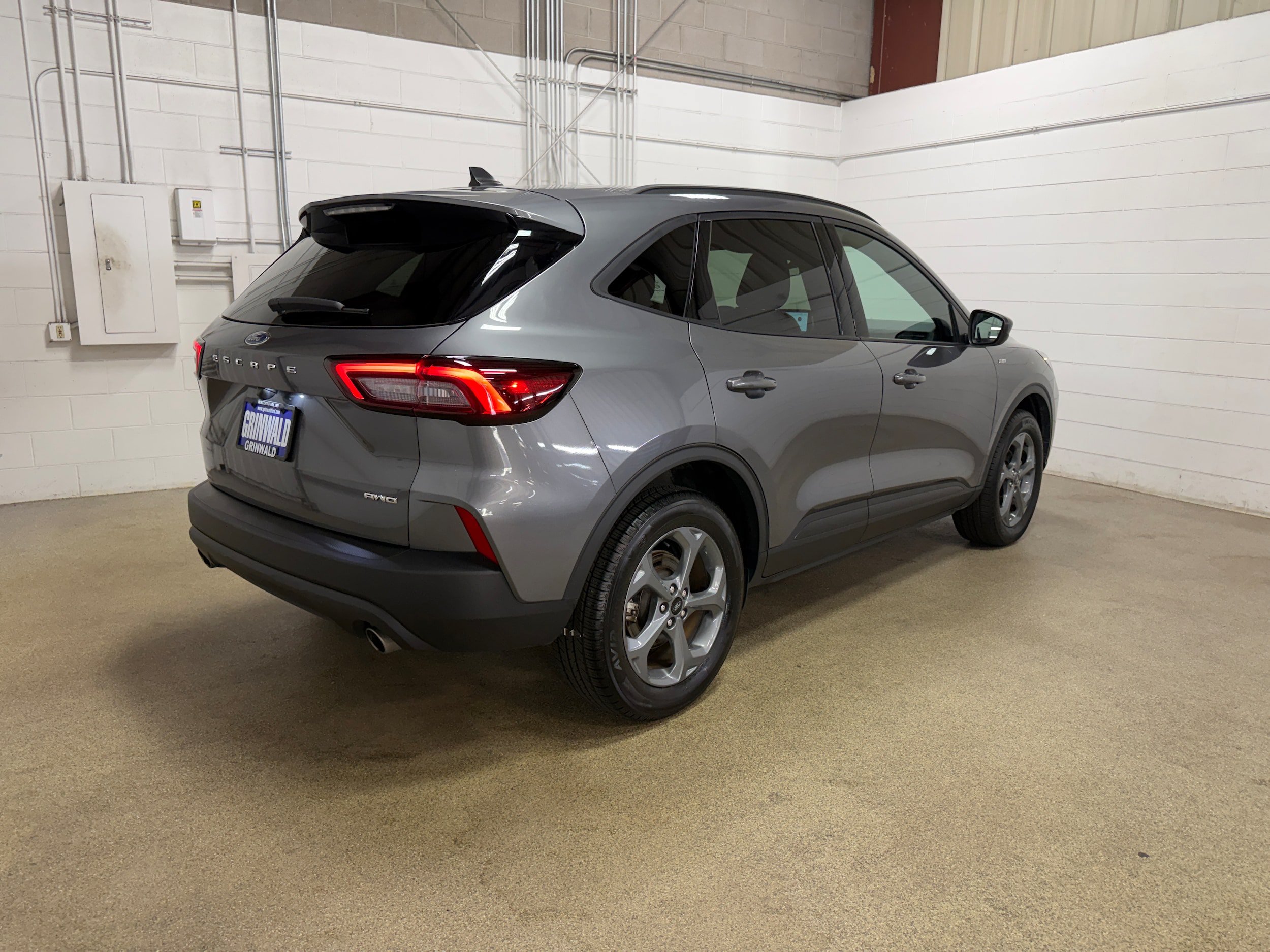Certified 2025 Ford Escape ST-Line Select AWD/4WD image 9