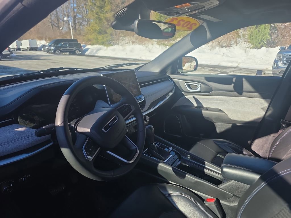 Used 2023 Jeep Compass Latitude w/ Sun and Sound Group image 28