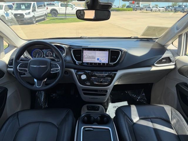 Used 2021 Chrysler Pacifica Touring-L FWD image 26