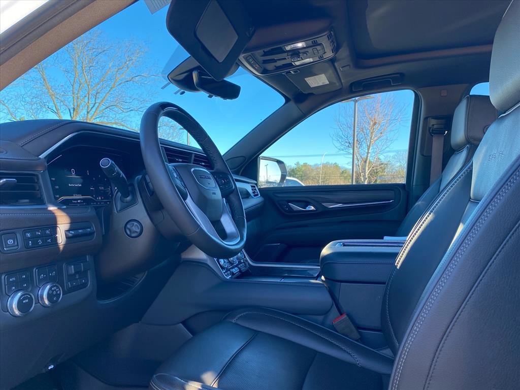 Used 2024 GMC Yukon XL Denali w/ Advanced Technology Package image 12