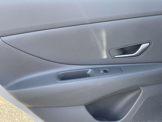 Used 2024 Hyundai Elantra SE FWD image 9