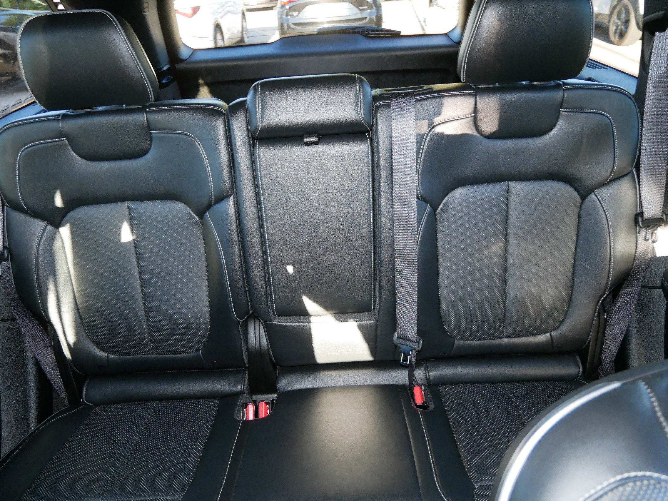 Used 2022 Jeep Grand Cherokee Overland w/ Luxury Tech Group IV image 13