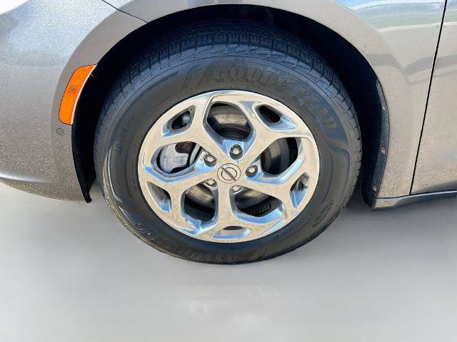 Used 2021 Chrysler Pacifica Limited w/ Premium & Safety Sphere Group AWD/4WD image 24