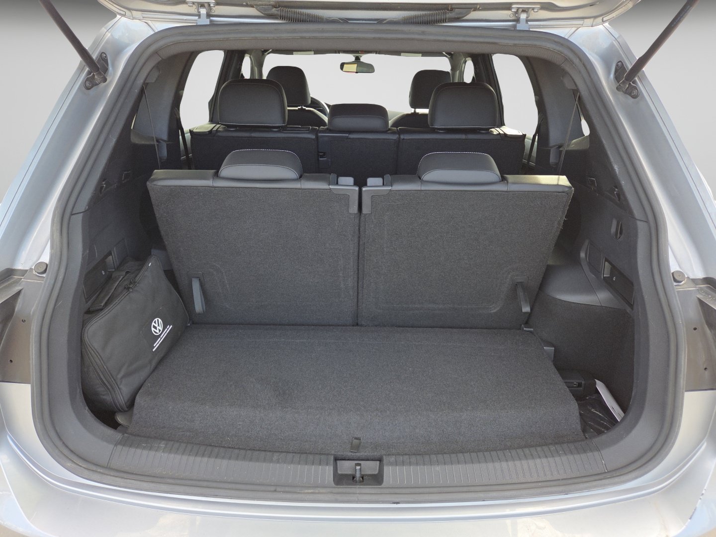 Used 2021 Volkswagen Tiguan SE AWD/4WD image 29