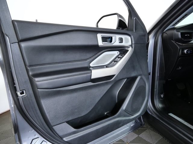 Certified 2023 Ford Explorer Limited w/ Limited Technology Package AWD/4WD image 16