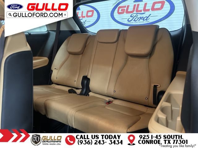 Used 2024 Kia Carnival EX FWD image 15