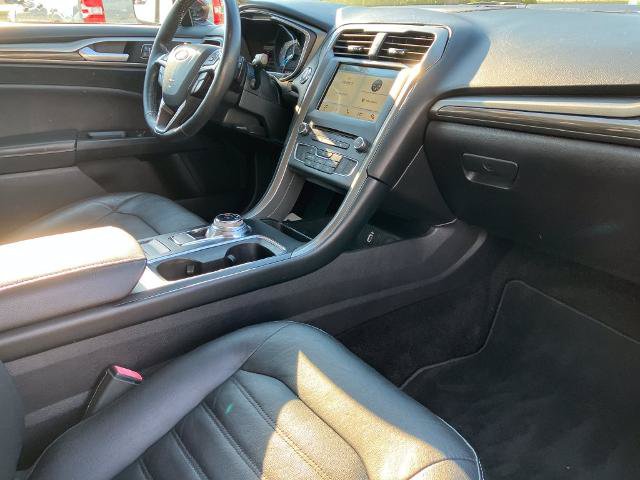 Certified 2017 Ford Fusion SE w/ Fusion SE Technology Package FWD image 19